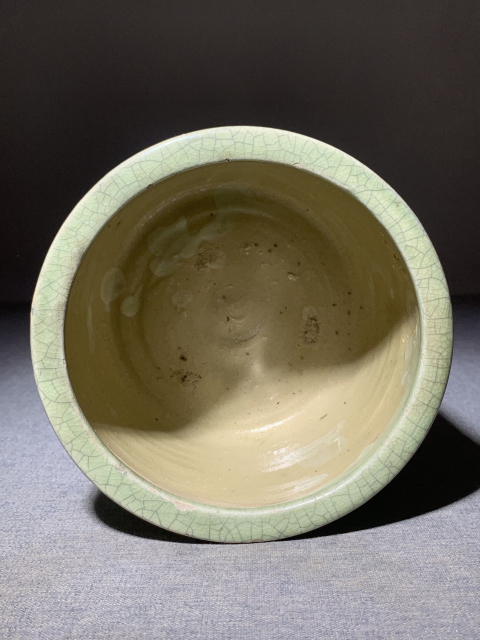 古玩陶瓷(收藏級)綠哥釉三足筒式大香爐拍賣,當前價格8888元