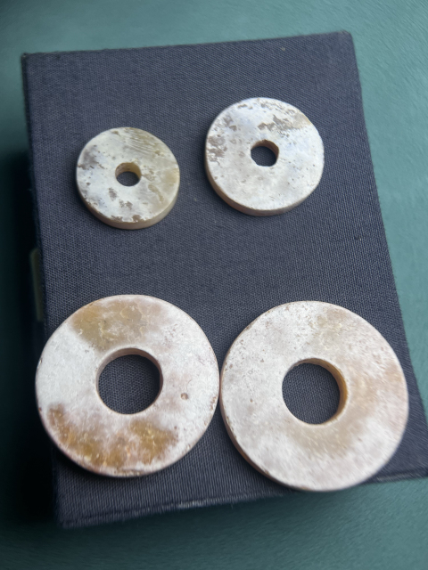 古玩玉器漢代和田玉素璧：四枚拍賣，當前價格36000元