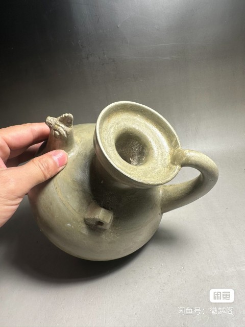 古玩陶瓷越窯青瓷雞首壺，注意品相拍賣，當(dāng)前價(jià)格99993元