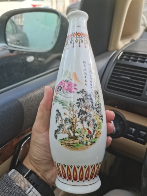 古玩陶瓷粉彩貼花山水人物酒瓶拍賣,當前價格198元