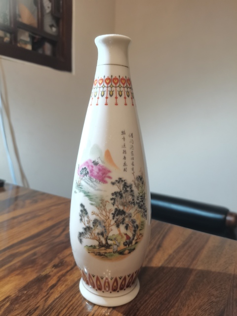 古玩陶瓷粉彩貼花山水人物酒瓶拍賣,當前價格198元