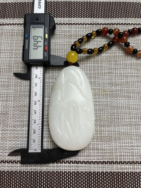 古玩玉器和田玉雕“年年有余”掛件拍賣,當前價格800元