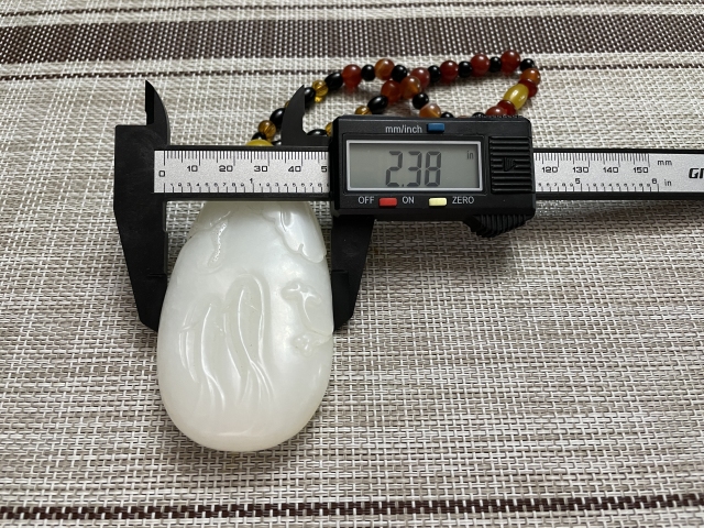 古玩玉器和田玉雕“年年有余”掛件拍賣,當前價格800元