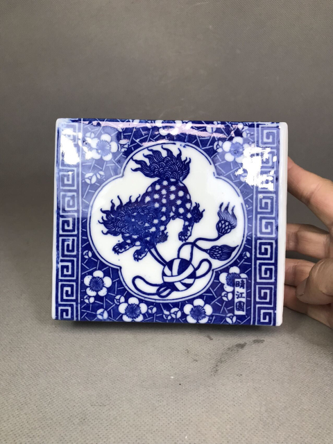 古玩陶瓷青花獅子滾繡球紋手枕拍賣,當前價格0元