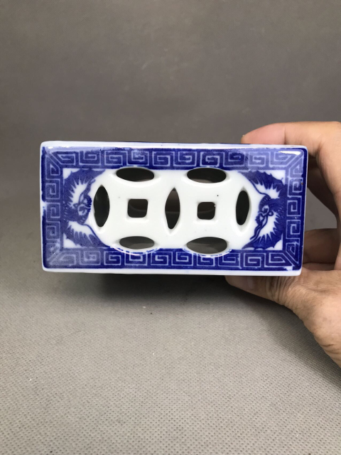 古玩陶瓷青花獅子滾繡球紋手枕拍賣,當前價格0元