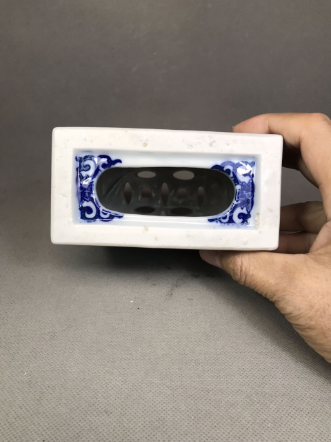 古玩陶瓷青花獅子滾繡球紋手枕拍賣,當前價格0元