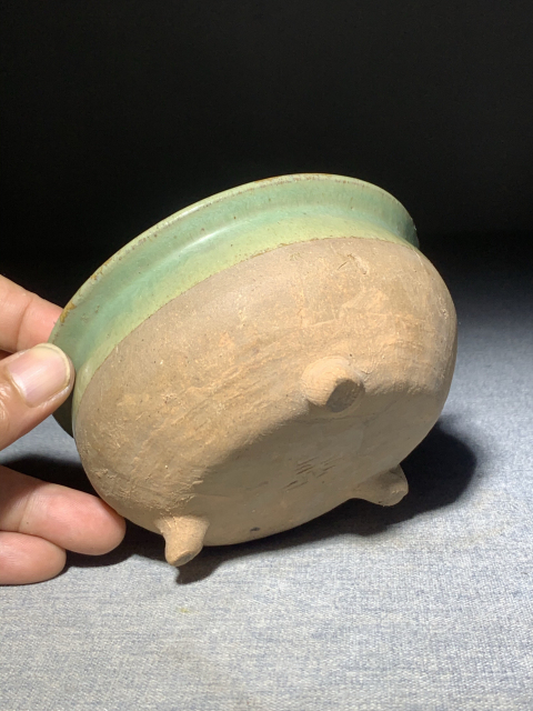 古玩陶瓷綠釉三足香爐拍賣,當前價格0元