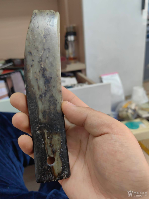 古玩玉器素紋玉錛（新打孔）拍賣，當(dāng)前價格99999元