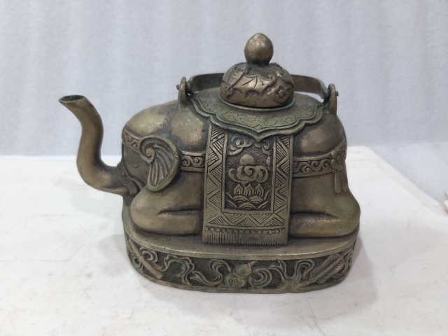 古玩雜項(xiàng)提梁壺拍賣(mài),當(dāng)前價(jià)格888元