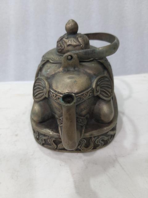 古玩雜項(xiàng)提梁壺拍賣(mài),當(dāng)前價(jià)格888元
