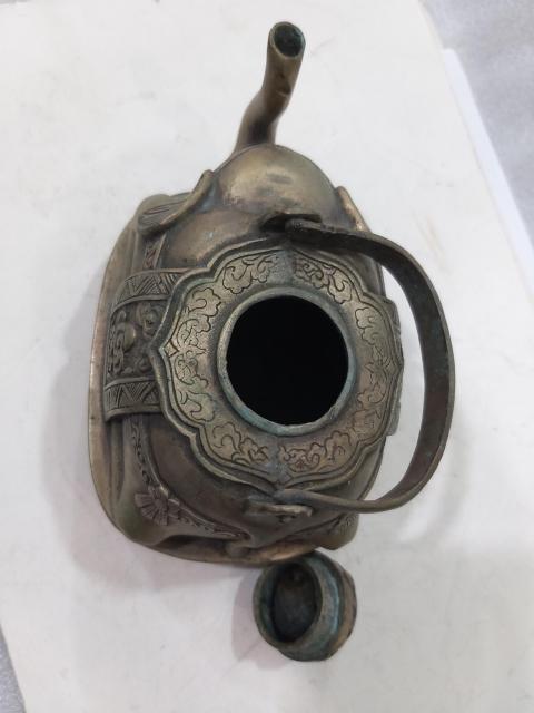 古玩雜項(xiàng)提梁壺拍賣(mài),當(dāng)前價(jià)格888元