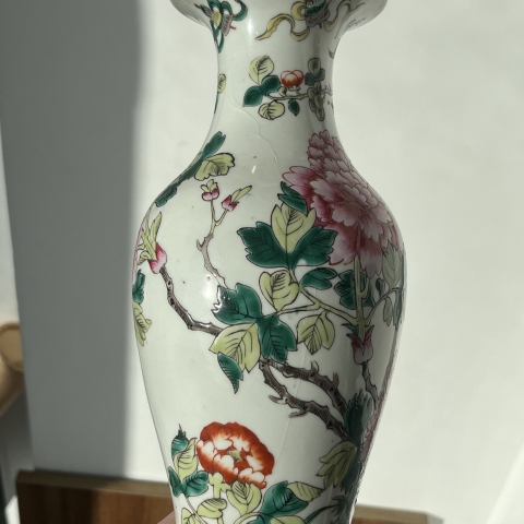 古玩陶瓷五彩花卉觀音瓶拍賣,當(dāng)前價(jià)格2600元