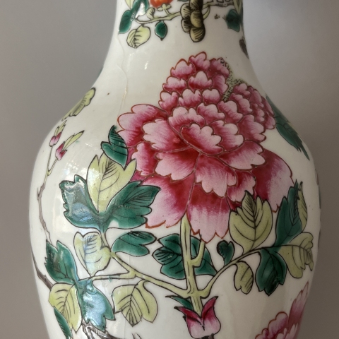 古玩陶瓷五彩花卉觀音瓶拍賣,當(dāng)前價(jià)格2600元