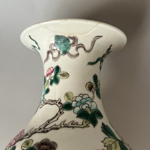 古玩陶瓷五彩花卉觀音瓶拍賣,當(dāng)前價(jià)格2600元