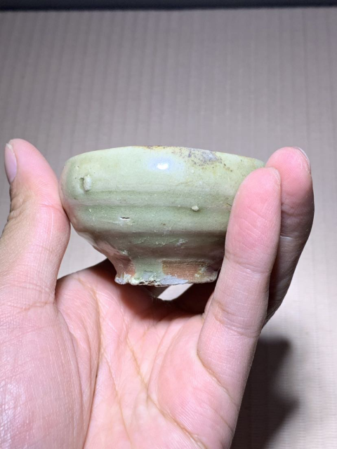 古玩陶瓷館藏級珍品五代十國越窯青瓷束口杯拍賣,當前價格666元