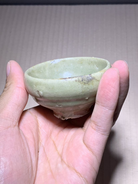 古玩陶瓷館藏級珍品五代十國越窯青瓷束口杯拍賣,當前價格666元