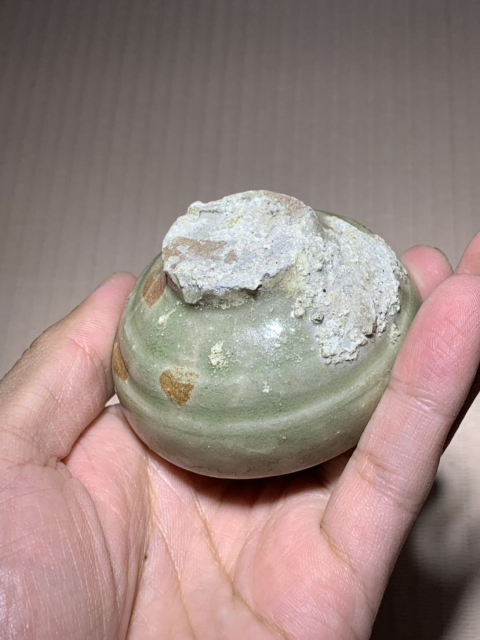 古玩陶瓷館藏級珍品五代十國越窯青瓷束口杯拍賣,當前價格666元