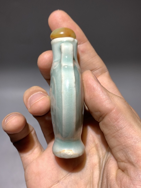 古玩陶瓷清代中期青釉印花鼻煙壺拍賣，當前價格4600元