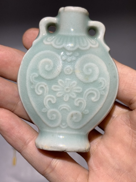 古玩陶瓷清代中期青釉印花鼻煙壺拍賣，當前價格4600元