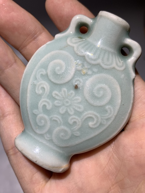 古玩陶瓷清代中期青釉印花鼻煙壺拍賣，當前價格4600元