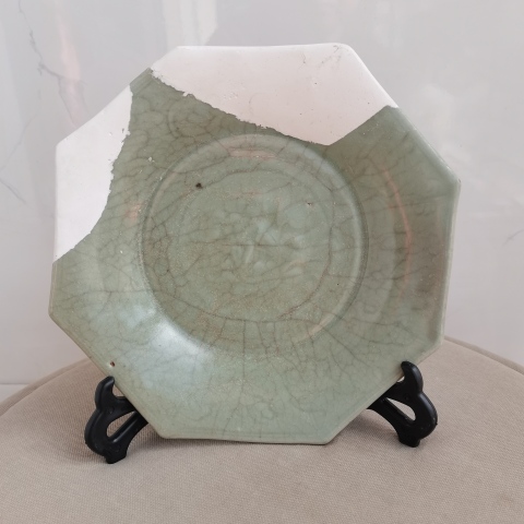 古玩陶瓷龍泉窯青釉八角盤標本拍賣,當前價格0元