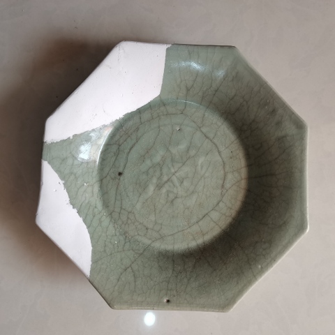 古玩陶瓷龍泉窯青釉八角盤標本拍賣,當前價格0元
