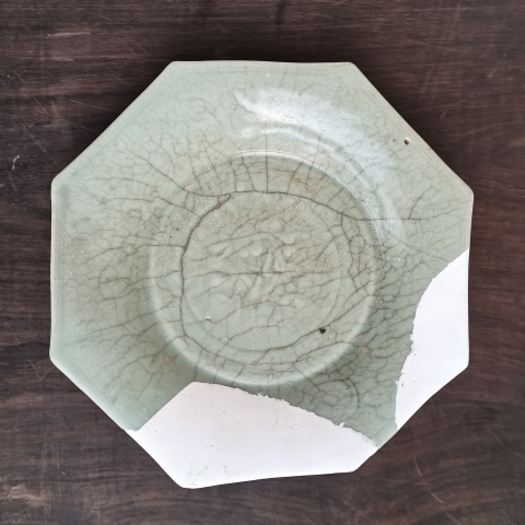 古玩陶瓷龍泉窯青釉八角盤標本拍賣,當前價格0元