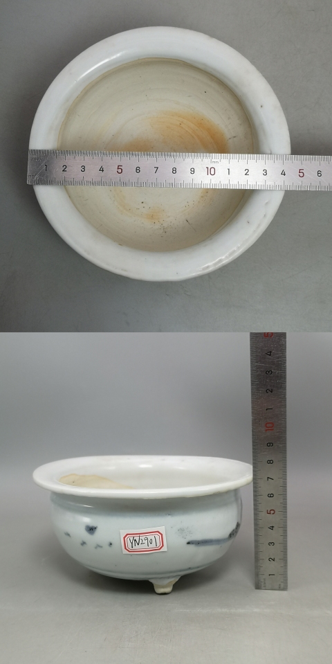 古玩陶瓷清中期青花山水紋三足香爐拍賣，當前價格1300元