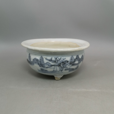 古玩陶瓷清中期青花山水紋三足香爐拍賣，當前價格1300元