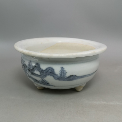 古玩陶瓷清中期青花山水紋三足香爐拍賣，當前價格1300元
