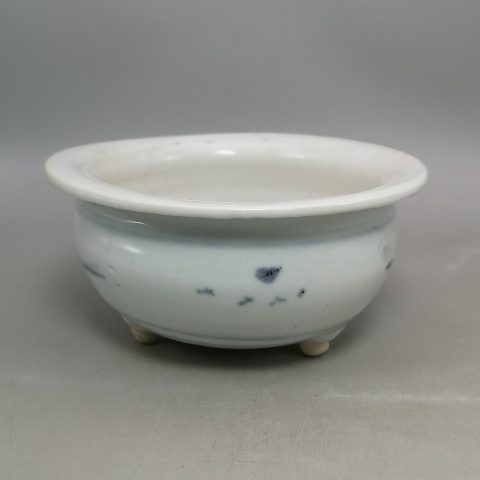 古玩陶瓷清中期青花山水紋三足香爐拍賣，當前價格1300元