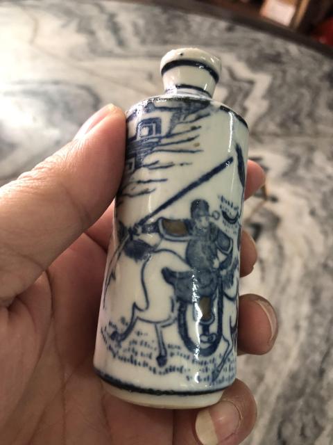 古玩陶瓷青花釉里紅鼻煙壺拍賣，當前價格8500元