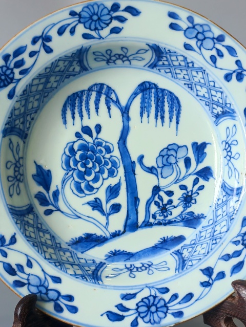 古玩陶瓷康熙翠毛藍·雙犄牡丹·柳下富貴·青花折沿盤拍賣,當前價格1980元
