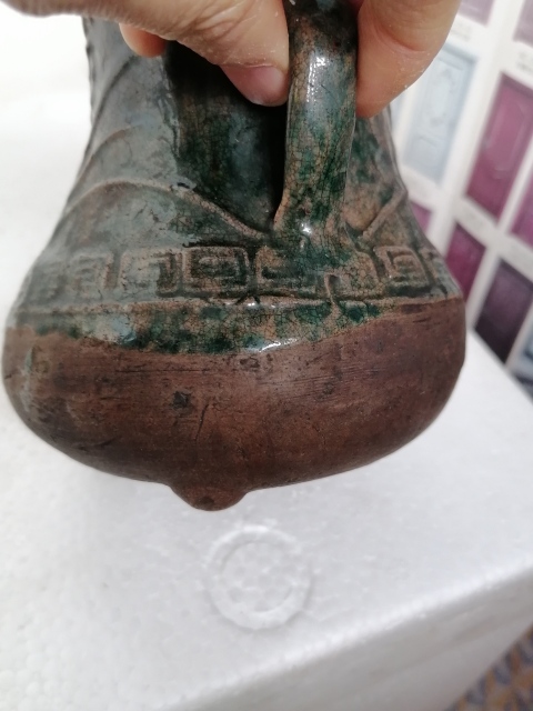 古玩陶瓷明代綠釉印花卉紋三足花澆拍賣,當前價格8500元