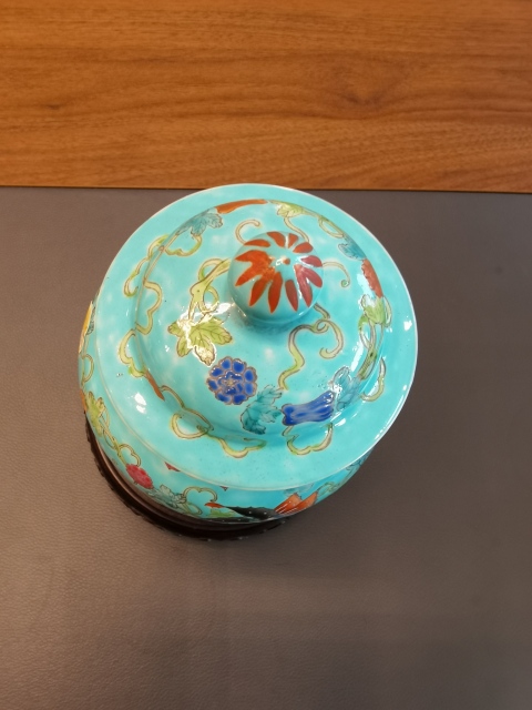 古玩陶瓷晚清松石綠地粉彩瓜瓞綿綿紋將軍罐一個(gè)拍賣,當(dāng)前價(jià)格6800元