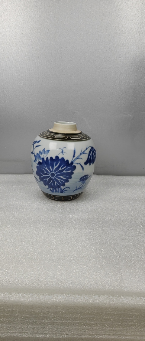 古玩陶瓷乾隆·青花花卉紋罐拍賣(mài)，當(dāng)前價(jià)格1200元