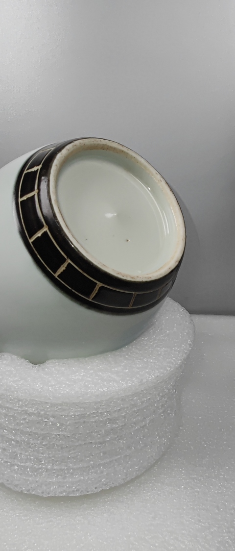 古玩陶瓷乾隆·青花花卉紋罐拍賣(mài)，當(dāng)前價(jià)格1200元