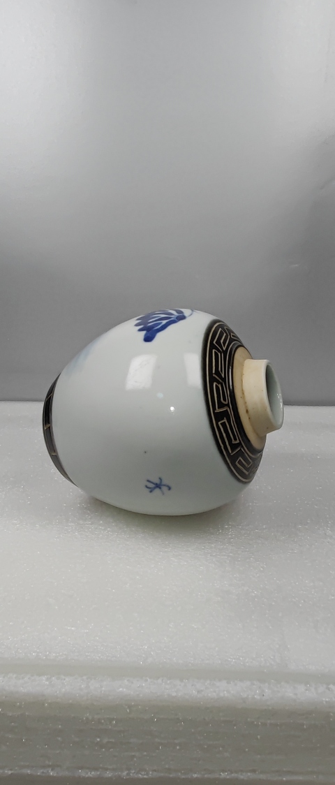 古玩陶瓷乾隆·青花花卉紋罐拍賣(mài)，當(dāng)前價(jià)格1200元