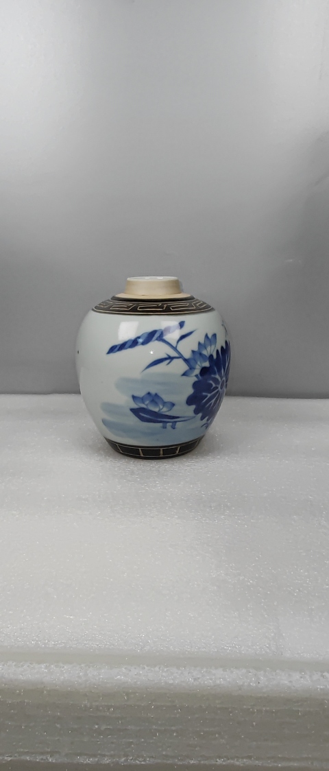 古玩陶瓷乾隆·青花花卉紋罐拍賣(mài)，當(dāng)前價(jià)格1200元