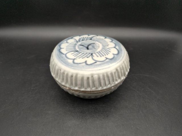 古玩陶瓷青花花卉紋粉盒拍賣,當前價格600元