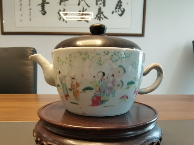 古玩陶瓷宣統年製本朝本款精品粉彩仕女嬰戲圖參壺拍賣，當前價格2980元