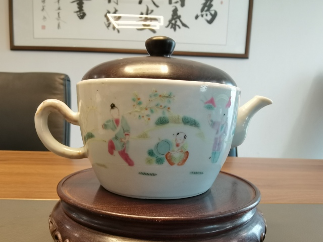 古玩陶瓷宣統年製本朝本款精品粉彩仕女嬰戲圖參壺拍賣，當前價格2980元