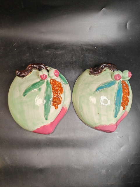 古玩陶瓷粉彩壽桃型壁瓶拍賣，當前價格1100元