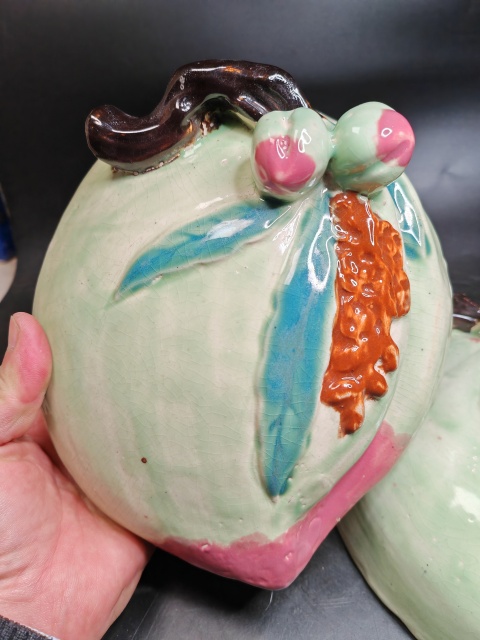 古玩陶瓷粉彩壽桃型壁瓶拍賣，當前價格1100元