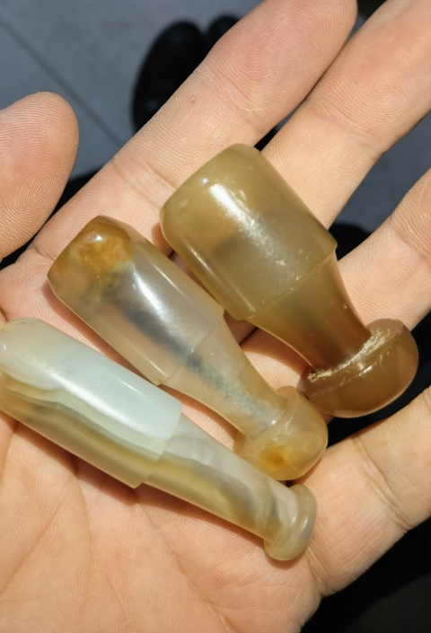 古玩玉器瑪瑙煙嘴拍賣,當前價格1000元