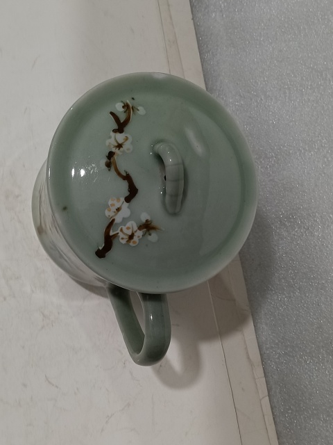 古玩陶瓷豆青釉梅紋杯拍賣，當前價格180元