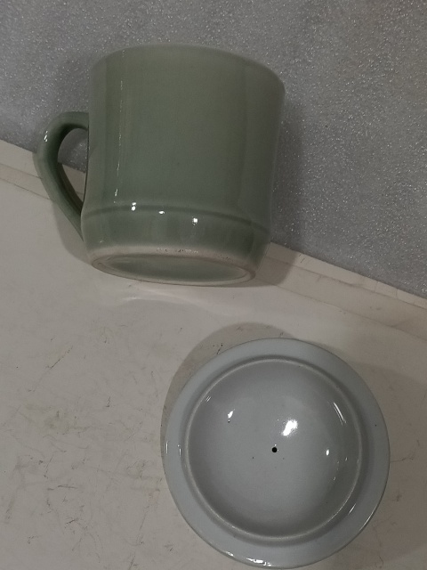古玩陶瓷豆青釉梅紋杯拍賣，當前價格180元