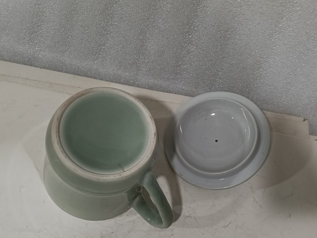 古玩陶瓷豆青釉梅紋杯拍賣，當前價格180元