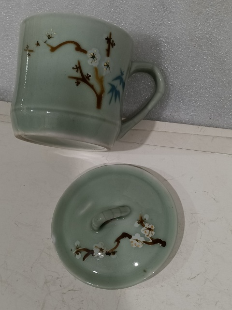 古玩陶瓷豆青釉梅紋杯拍賣，當前價格180元