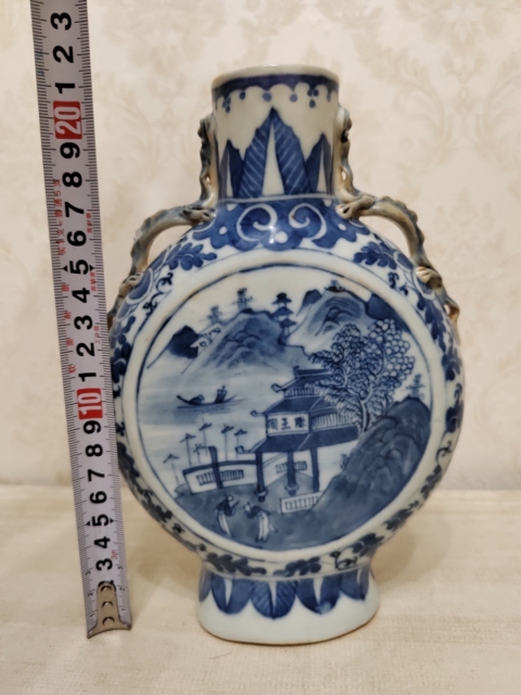古玩陶瓷滕王閣山水紋青花抱月瓶拍賣(mài)，當(dāng)前價(jià)格5000元